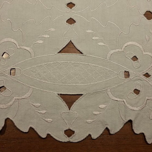 Vintage table runner with white Richelieu cutwork embroidery (71x67 cm)
