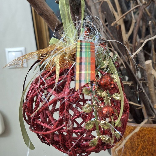 Handmade Christmas rattan balls, red and gold, set of 2