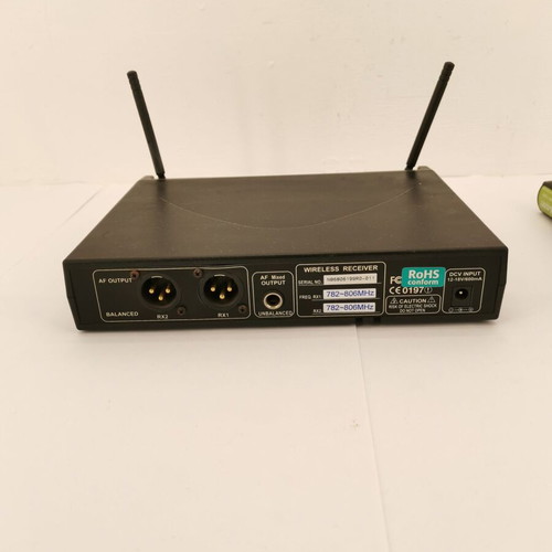 Wireless microphone with connection amplifier used