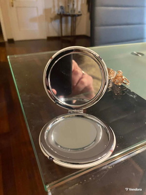 Compact mirror like new