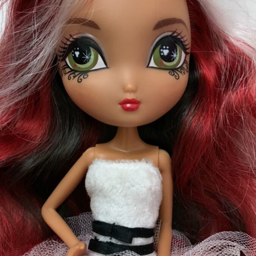 La Dee Da Fairytale Doll Sloane like new