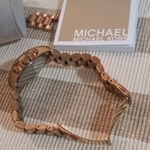 Michael Kors wristwatch women's like new with box and certificate