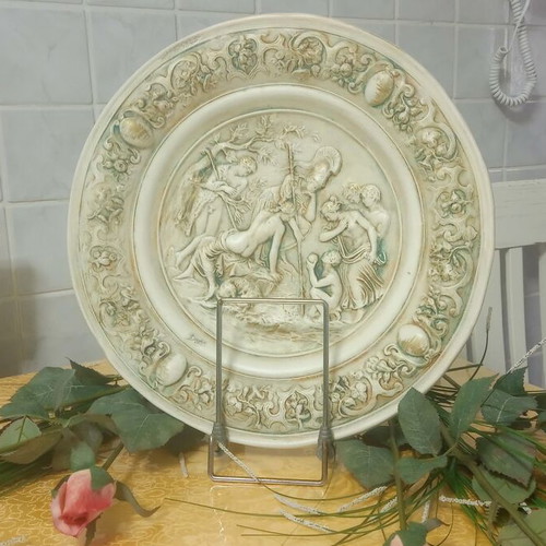 Decorative plate with ancient design like new, base from Italy