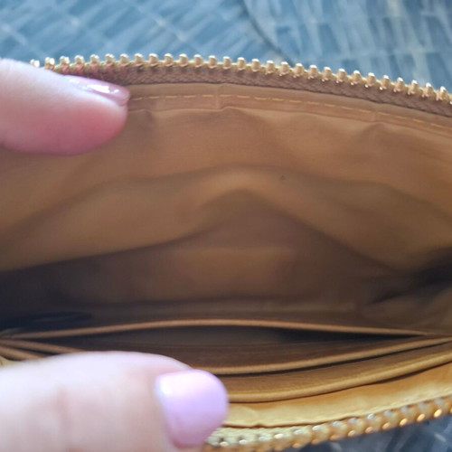 Elegant wallet in beige and gold with zipper like new