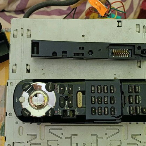 Kenwood 1DIN screen like new with remote control