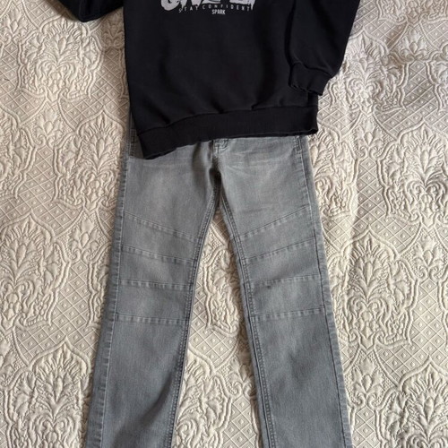 Spark sweatshirt set with double print and grey jeans used
