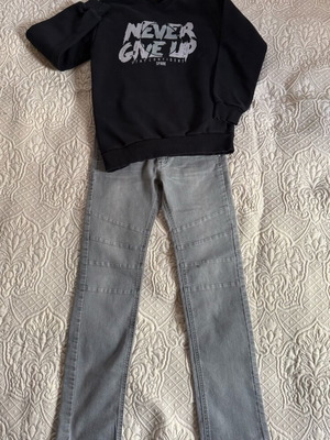 Spark sweatshirt set with double print and grey jeans used