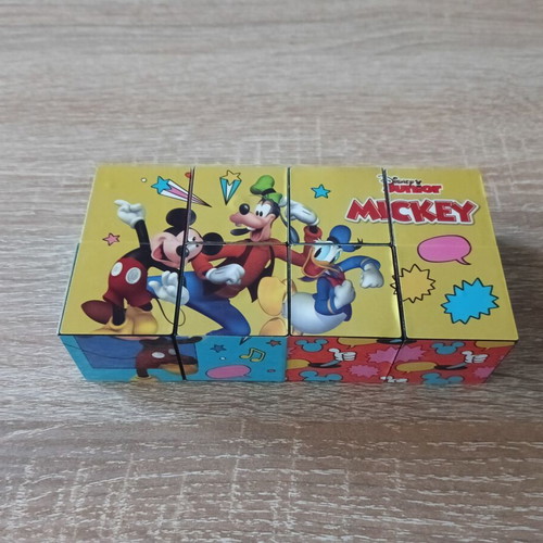 Disney puzzle cube like new