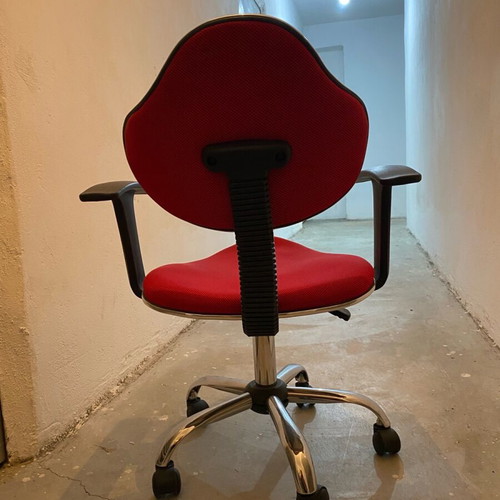 Office chair red like new