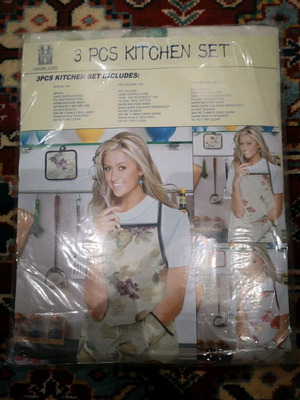 Kitchen set with feet, mitt and holder new, printed design
