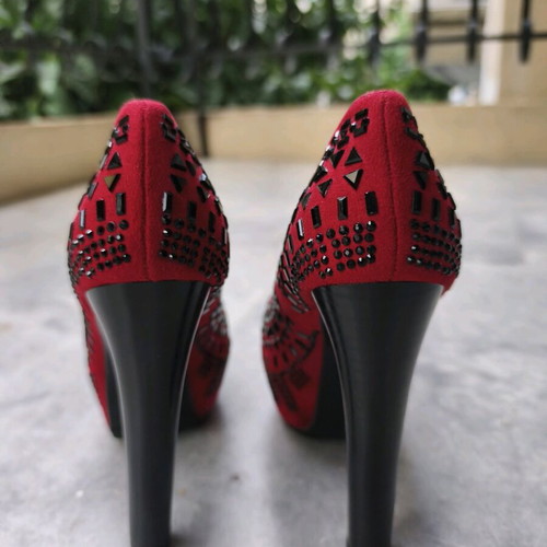 1to3 Pumps New Red with Studs Size 37