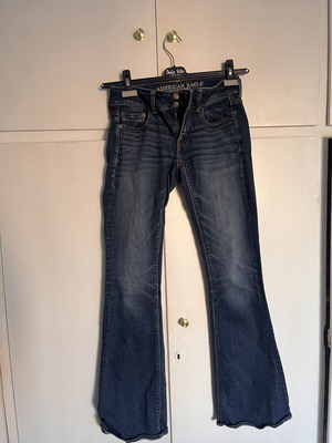Τζιν American Eagle μεταχειρισμένο, καμπάνα, μέγεθος small, μπλε