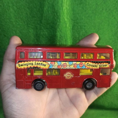 Matchbox SuperKings K-15 'Swinging London' red bus used collectible