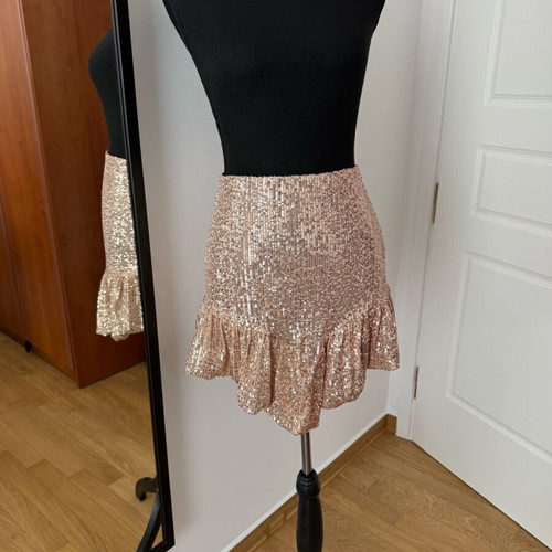Gold sequin skirt like new, mini with ruffles