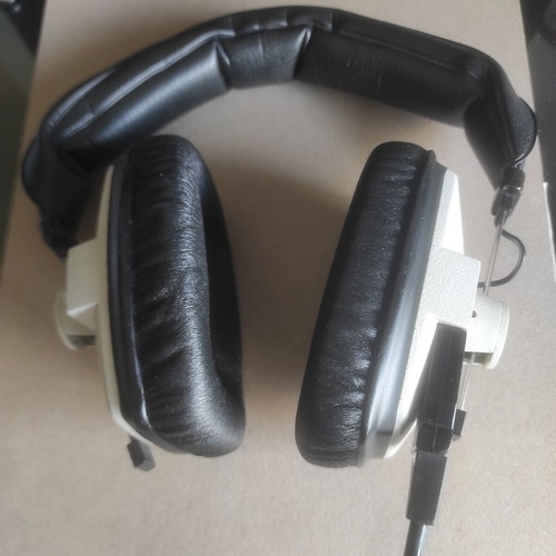 Beyerdynamic DT 100 Studio Headphones 400 Ohm like new wired