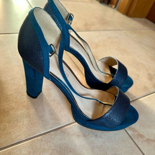 Women's sandals like new, blue soft fabric