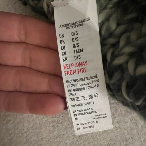 American Eagle hat and scarf like new, multicolored