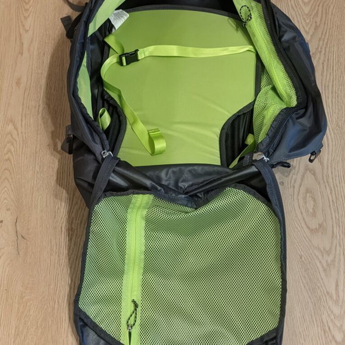 Osprey Farpoint 40L Hiking and Travel Backpack new, black