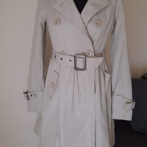 Bershka trench coat small size beige like new