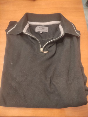 T-shirt black used, size S with loose fit for M