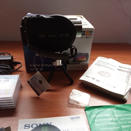 Sony DCR DVD 406 E video camera from 2000 like new