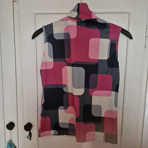 Branded sleeveless shirt medium used, white and pink