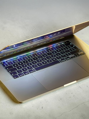 MacBook Pro 16” 2019 1TB Touch Bar like new
