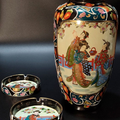 Satsuma Vase and Ashtrays 30cm like new
