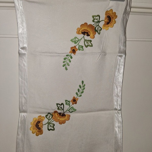 Embroidery set like new, 3 pieces with satin finish