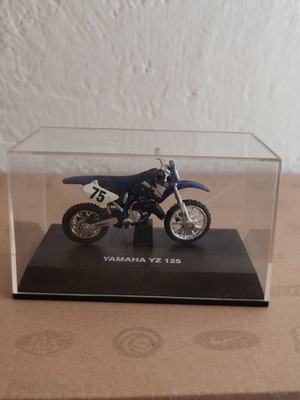 Yamaha YZ 125 μινιατούρα με σημάδι στη θήκη