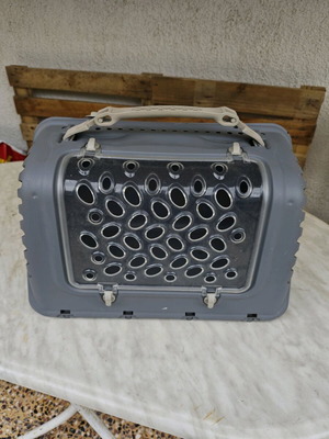 Plastic pet carrier P-BAG like new for small pets