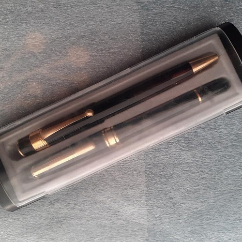 Pen and fountain pen set like new