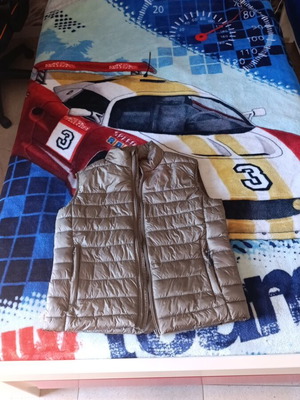 Sleeveless children's jacket like new, size S, green