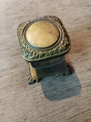 Bronze door knob like new, solid