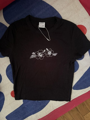 Bershka short top like new, size S, black