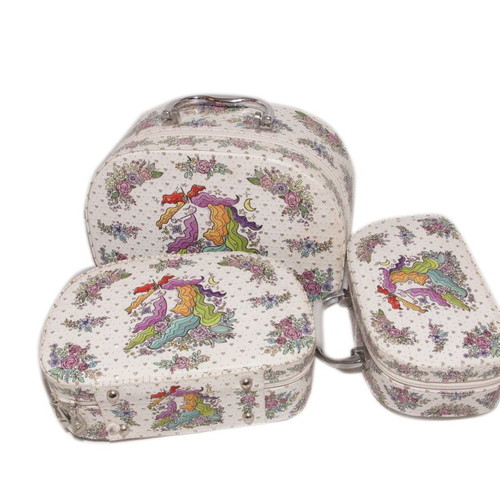 Toiletry bag set like new, three sizes, white and multicolor