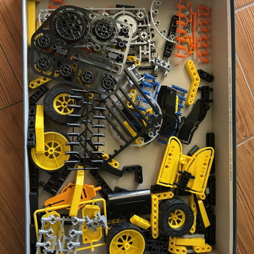 Clementoni Engineering Workshop Bulldozer STEM educational game like new