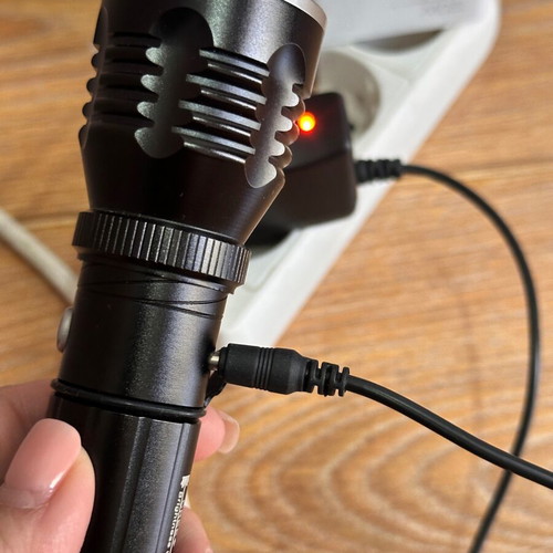 Swat LED flashlight used with red and white light, rechargeable