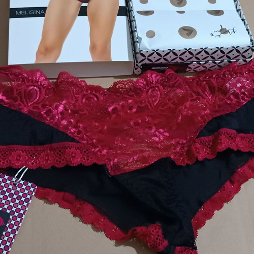 Бельо Livia Corsetti ново в кутия размер L/XL черно и червено