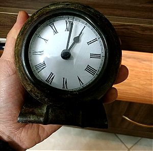 Παλιό επιτραπέζιο ρολόι