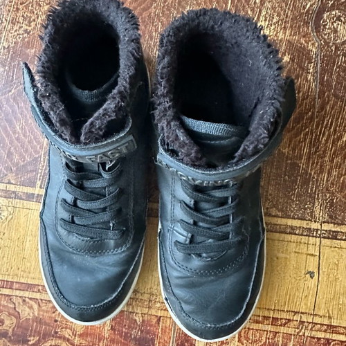 H&M boys winter boots size 33 like new, black