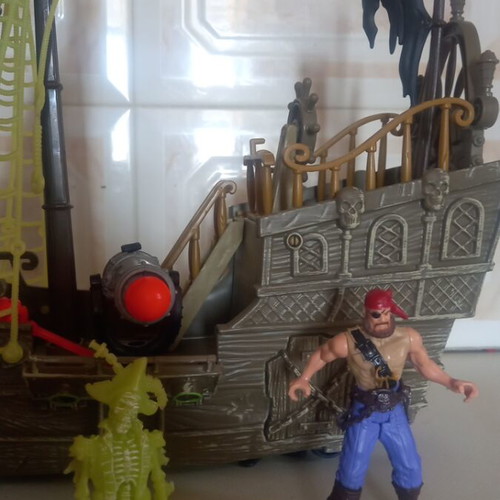 Chap Mai Pirate Ship with Two Pirate Figures used