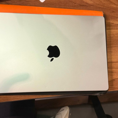 MacBook Pro 14” M1 Pro 16/512GB like new with new battery