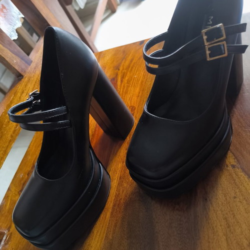 Mia shoes size 37 black platform sandals like new