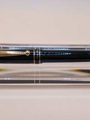 Pilot Lucina pen like new, fine