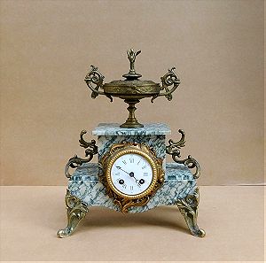 Ρολόι επιτραπέζιο μαρμάρινο με μεταλλικά διακοσμητικά, γαλλικής κατασκευής, περίπου 130 ετών.