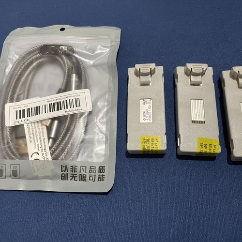 Drone batteries and triple charging cable new, compatible with E88 series