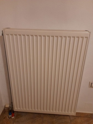 Carrier heating radiators like new, set of 6 with valves