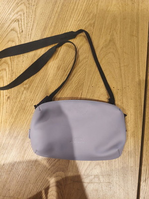 Ucon Acrobatics crossbody bag used, lilac