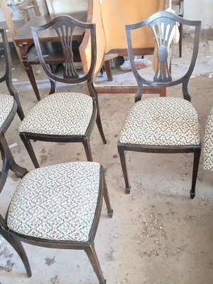 Living room chairs set of 4 plus 1 used seat for spare parts